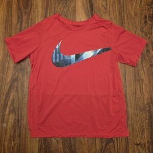 Nike Dri-Fit Boys' Size L Red Short Sleeved T-shirt